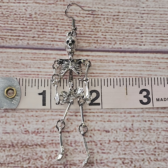 NIP Halloween Themed Silver Color Skeleton Dangle Earrings - Picture 10 of 13